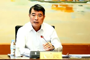 Thủ tướng Lê Minh Hưng phát biểu tại phiên thảo luận tổ sáng 19-8. Ảnh: VIẾT CHUNG 