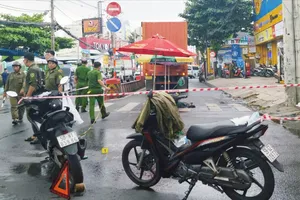 Hai vợ chồng tử vong sau va chạm với xe tải ở TPHCM