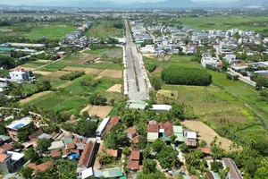 Gỡ vướng mặt bằng, bứt phá hạ tầng cho miền Trung - Bài 2: An cư chưa vững, mặt bằng khó thông