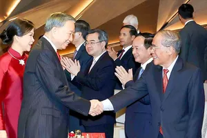 Tổng Bí thư, Chủ tịch nước Tô Lâm và phu nhân với các đại biểu dự lễ kỷ niệm 81 năm Ngày Quốc khánh (2-9-1945 - 2-9-2026). Ảnh: TTXVN
