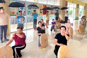 Không gian sinh hoạt mới giúp các thành viên CLB Dân ca quan họ Mười Nhớ thuận lợi hơn trong tập luyện. Ảnh: NVCC