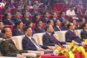 Lãnh đạo, nguyên Lãnh đạo Đảng, Nhà nước dự Lễ công bố Nghị quyết của Quốc hội về thành lập thành phố Quảng Ninh và đón nhận Huân chương Lao động hạng Nhất. Nguồn: VOV