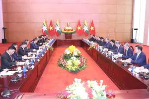 Tổng Bí thư, Chủ tịch nước Tô Lâm và Tổng thống Myanmar Min Aung Hlaing cùng đoàn đại biểu cấp cao hai nước tiến hành hội đàm. Ảnh: QUANG PHÚC