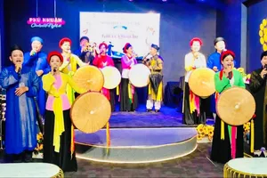 Câu lạc bộ Quan họ “Bến Nguyệt tương phùng” tham gia biểu diễn tại các lễ hội ở địa phương. Ảnh: THANH HIỆP