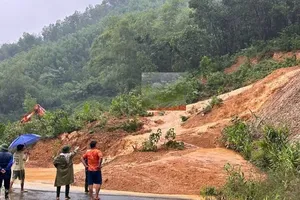 Sạt lở vùi lấp nhà, 3 người trong một gia đình tử vong ở Phú Thọ