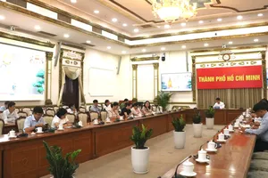 Tại điểm cầu TPHCM, đồng chí Nguyễn Mạnh Cường, Ủy viên dự khuyết Trung ương Đảng, Phó Chủ tịch UBND TPHCM, chủ trì cuộc họp