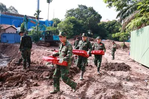 Mưa gây ngập khu vực tìm kiếm, phát hiện thêm 6 bộ hài cốt liệt sĩ tại Công viên Lê Thị Riêng