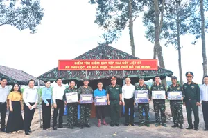Phường Tân Phước thăm, động viên lực lượng tìm kiếm hài cốt liệt sĩ