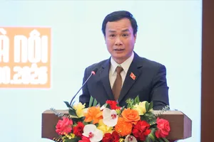 Phó Chủ nhiệm Ủy ban Văn hóa và Xã hội của Quốc hội Triệu Thế Hùng khai mạc hội thảo. Ảnh: CẨM HÀ 