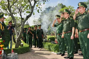 Bộ Tư lệnh Bộ đội Biên phòng dâng hoa, dâng hương tại Nghĩa trang Liệt sĩ TPHCM