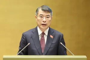 Thủ tướng Lê Minh Hưng trình bày Báo cáo về tình hình thực hiện kế hoạch phát triển kinh tế - xã hội năm 2026 và dự kiến kế hoạch phát triển kinh tế - xã hội năm 2027. Ảnh QUANG PHÚC