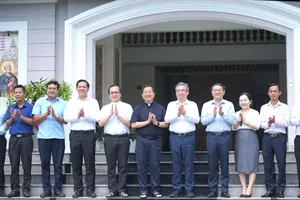 Lãnh đạo TPHCM thăm, chúc sức khỏe Đức Giám mục Giuse Nguyễn Tấn Tước