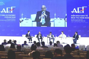 Các diễn giả trao đổi tại phiên thảo luận “ESG cho kinh tế tuần hoàn”, trong khuôn khổ Diễn đàn Kinh tế Mùa thu 2026. Ảnh: HÙNG TRIỀU