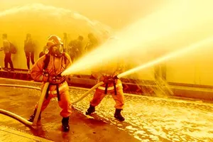 Diễn tập chữa xe bốc cháy trong hầm vượt sông Sài Gòn