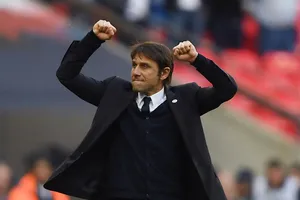 Mất chiếc cúp, được con đường