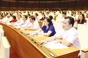 Quốc hội biểu quyết thông qua Luật Quản lý ngoại thương