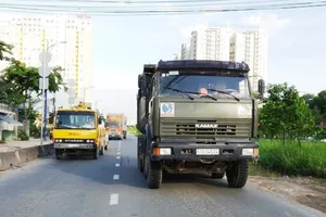 Xe ben do tài xế (khoảng 45 tuổi) điều khiển mang BKS : 51D-450.04