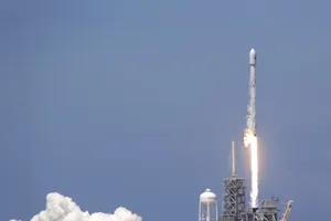 SpaceX đưa thành công 10 vệ tinh viễn thông lên quỹ đạo