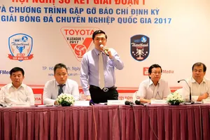 Ban lãnh đạo công ty VPF trong một phiên họp cùng giới truyền thông. Ảnh: T.L 