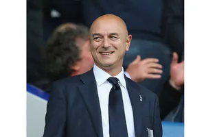 Chủ tịch Levy vẫn chưa tham gia vào thị trường chuyển nhượng cho Tottenham.