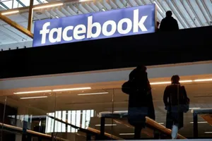Logo của Facebook tại một sự kiện của các công ty khởi nghiệp ở Paris, Pháp - Ảnh: Reuters