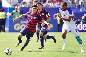 Mỹ (10) còn gặp nhiều khó khăn trước mắt.