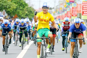 Nguyễn Thị Thật (trái) là tay đua được các đối thủ trong khu vực theo dõi rất kỹ. Ảnh: Dương Thu