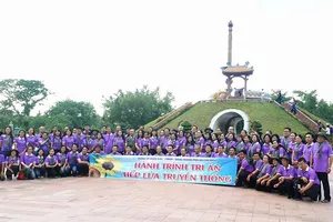 Đảng ủy khối Dân - Chính - Đảng TPHCM trong chuyến Hành trình Tri ân - Tiếp lửa truyền thống tại tỉnh Quảng Trị