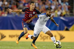 Martinique (phải) sẽ quyết tâm để vào được tứ kết