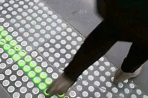 Chile áp dụng đèn giao thông cho người nghiện di động