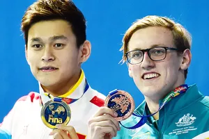 Mack Horton (phải) và Sun Yang giờ đây đã là “tử địch” của nhau.