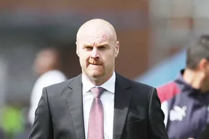 HLV Dyche còn đối mặt với nhiều khó khăn.