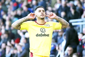 Gray chỉ còn 12 tháng hợp đồng với Burnley.