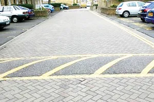 Tranh cãi về gờ giảm tốc 