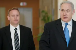 Ông Ari Harow và Thủ tướng Israel Netanyahu. (Nguồn: Haaretz)
