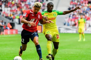 Lille (trái) đã vượt qua Nantes.