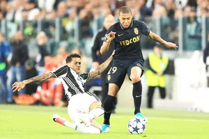 Nếu đến với PSG, Kylian Mbappe sẽ tái ngộ với Dani Alves.
