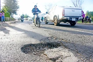 Nhiều đoạn đường tại TP Đà Lạt bị hư hỏng sau khi thi công  dự án thoát nướ