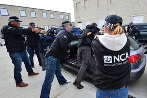 Nhân viên Cơ quan Tội phạm quốc gia Anh. (Nguồn: The Independent)