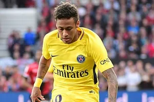 Neymar tỏa sáng trong trận PSG thắng Guingamp 3-0.
