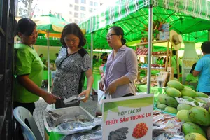 HTX Thủy sản Tương Lai giới thiệu sản phẩm tại các phiên chợ xanh