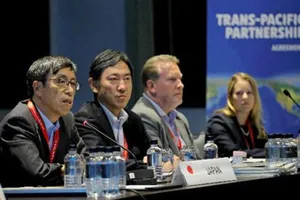 Còn nước còn tát