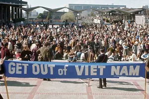 Nữ sinh của Đại học California - Berkeley (Mỹ) biểu tình phản đối chiến tranh Việt Nam năm 1968    Ảnh: History.com