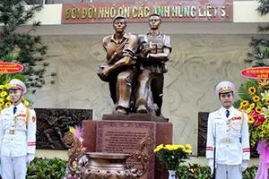 Khánh thành Đài Tưởng niệm Biệt động Thành đánh Đài Phát thanh Sài Gòn. Ảnh: TTXVN