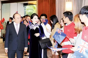 Lễ đón Thủ tướng Nguyễn Xuân Phúc và phu nhân tại sân bay quốc tế Auckland, New Zealand