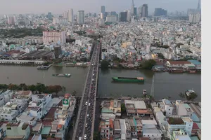 Cầu Kênh Tẻ kết nối quận 4 với khu Nam thành phố   Ảnh: THÀNH TRÍ