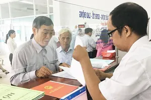 Người dân quận 9 đổ xô đi đăng ký thủ tục đất đai