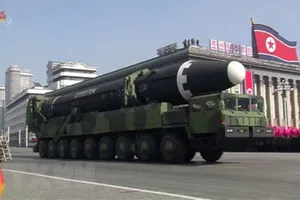 Tên lửa đạn đạo xuyên lục địa (ICBM) Hwasong-15. - Nguồn: Yonhap.