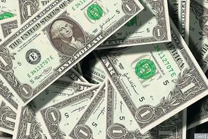 Bỏ quên vé số trúng thưởng trong ví suốt 3 tháng 