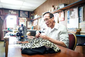 Một thợ may ở Village de l’Est